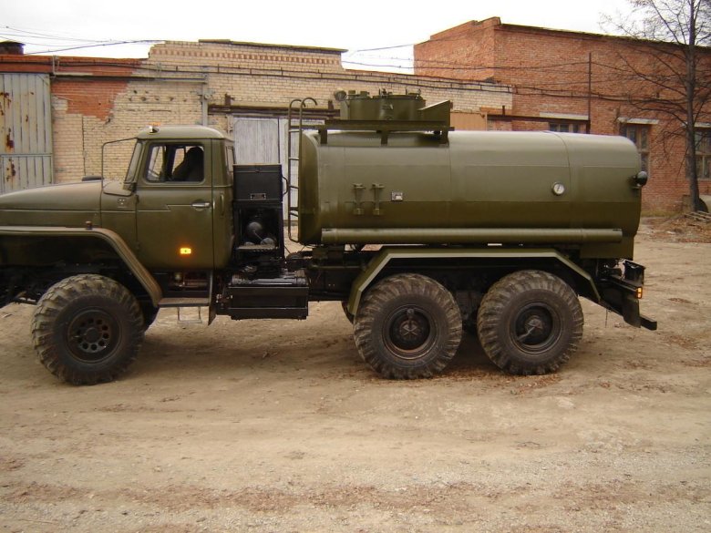 Урал 4320 топливозаправщик