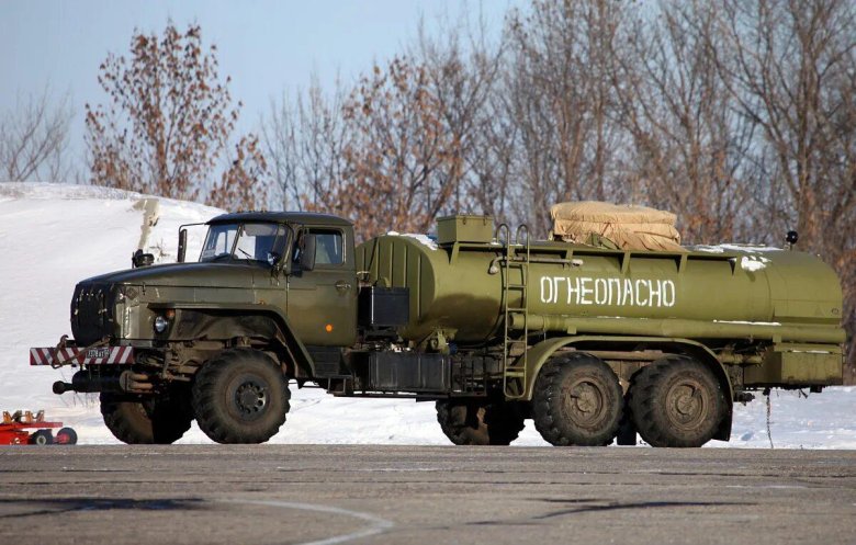 Урал 4320 бензовоз