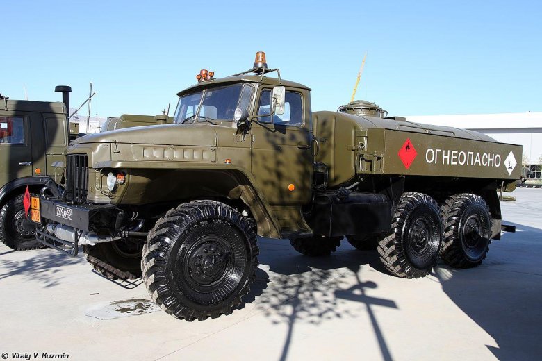 Урал 4320 топливозаправщик военный