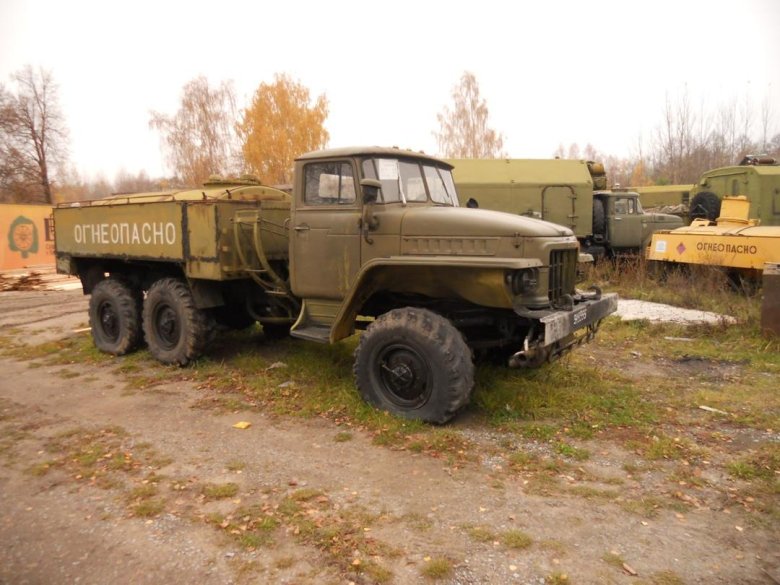 Урал 375 топливозаправщик