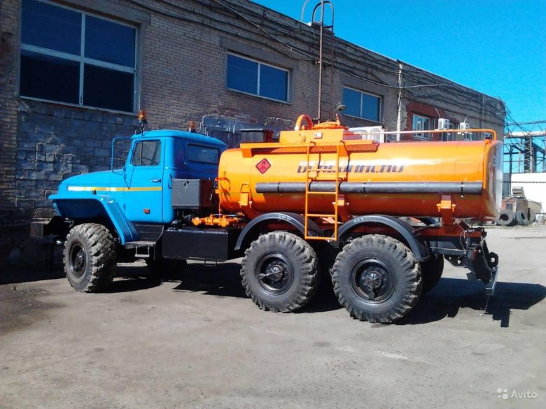 Урал топливозаправщик АТЗ 10
