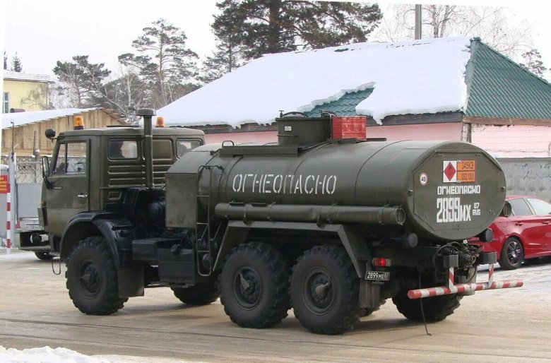КАМАЗ 5350 бензовоз военный