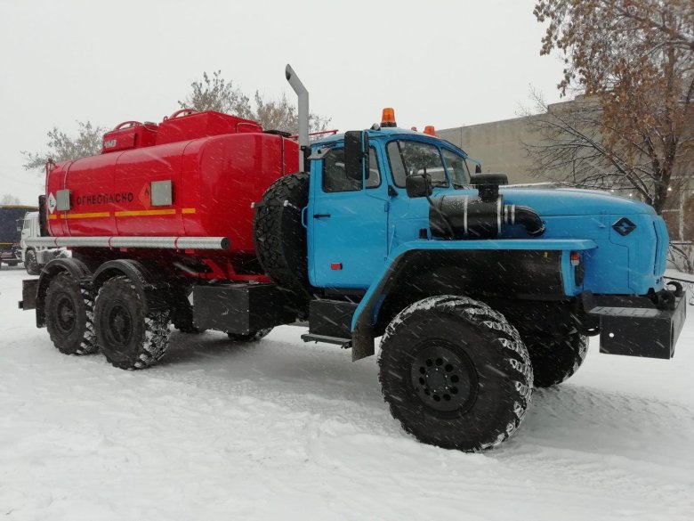 Урал бензовоз