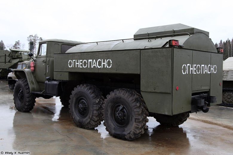 Урал 4320 топливозаправщик военный