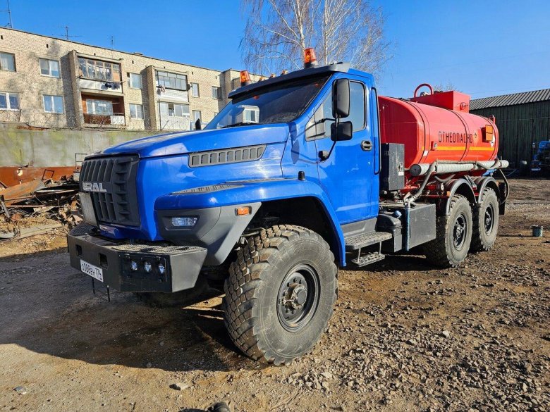 Урал некст 6х6 топливозаправщик