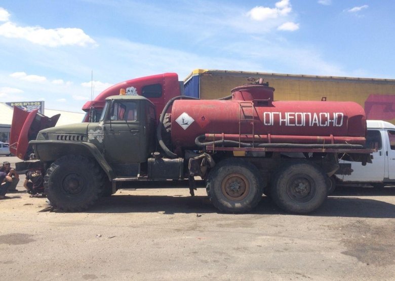 Урал бензовоз