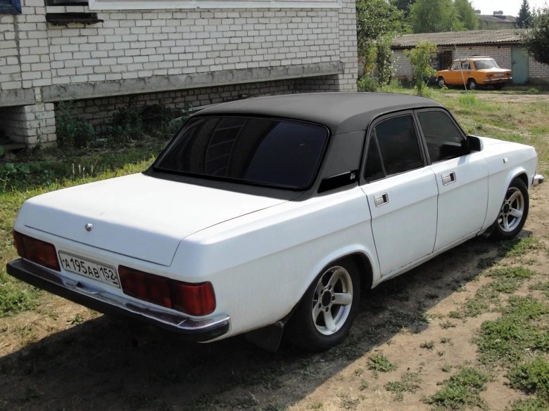 ГАЗ 3102 белая