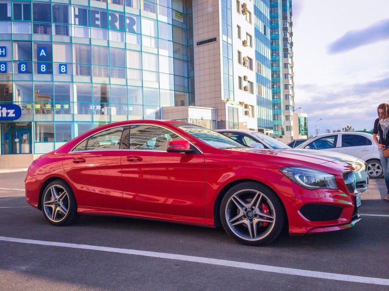 Мерседес CLA 200 красный