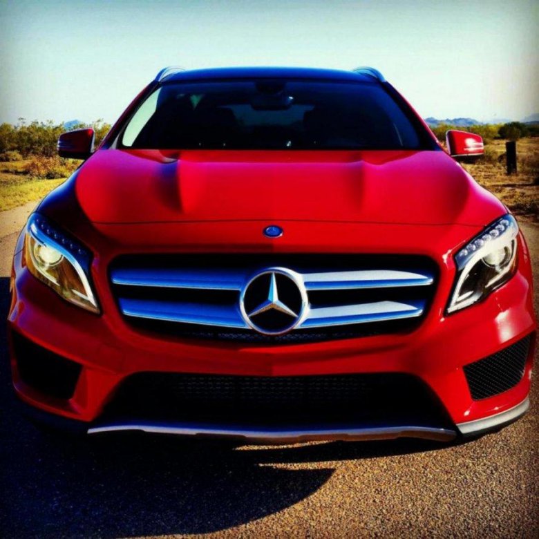 Мерседес GLA красный