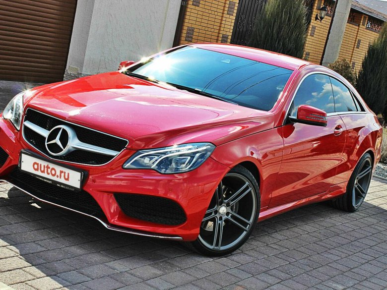 Мерседес Бенц е 200 купе красный