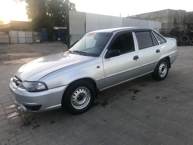 Daewoo Nexia серебристая