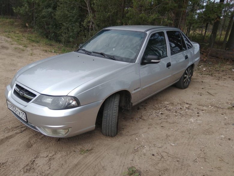 Серебристая Дэу Нексия 150