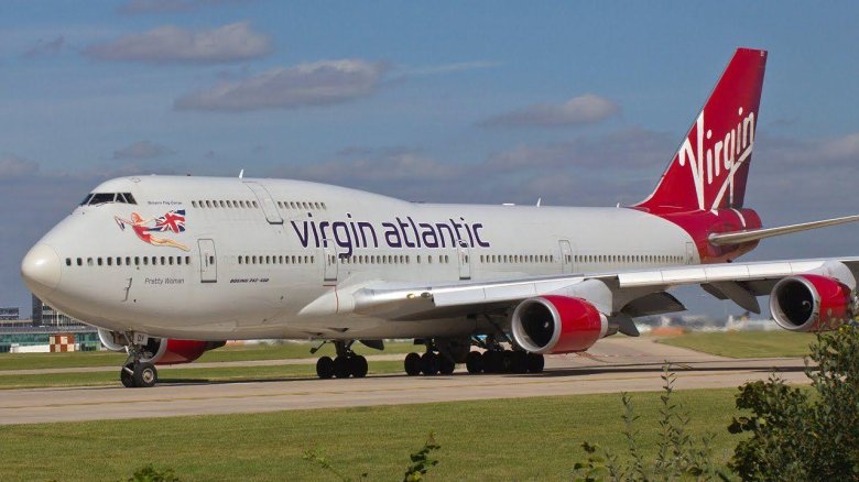 Двухэтажный самолет Боинг 747 400