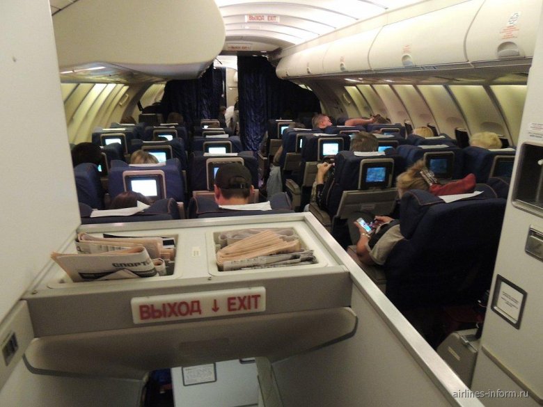 Самолет Boeing 747-400 салон