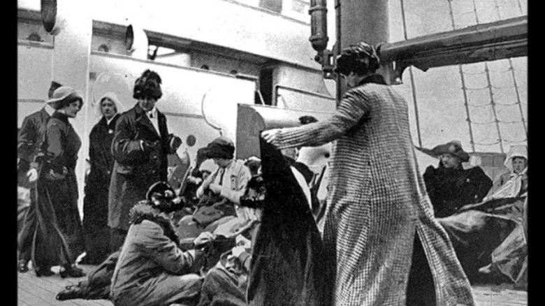 Карпатия спасает пассажиров Титаника