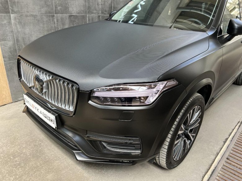 Черная матовая Вольво хс90