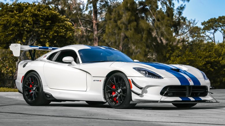 Додж Вайпер GTS