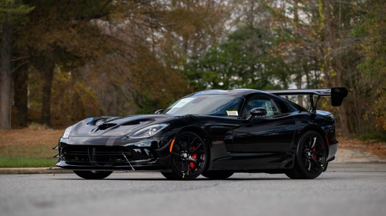 Додж вайпер черный