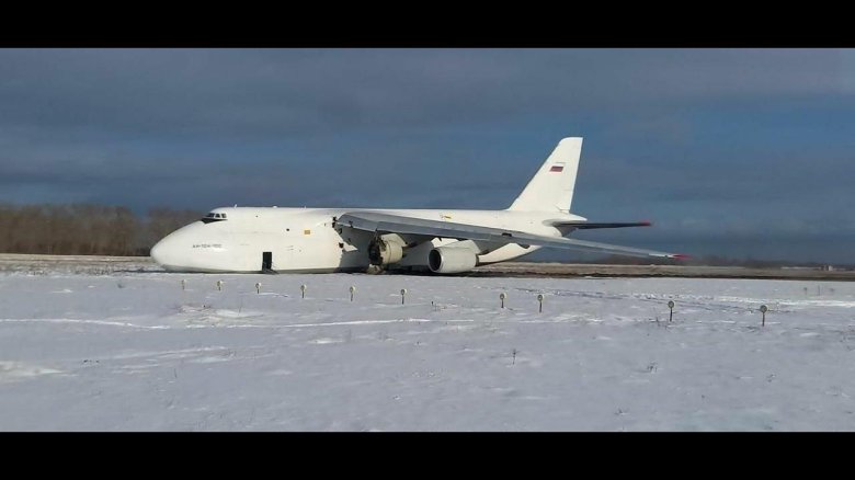 Самолет АН 124 100 Руслан