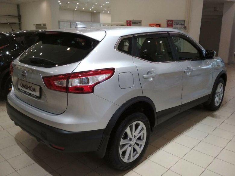 Nissan Qashqai серебристый