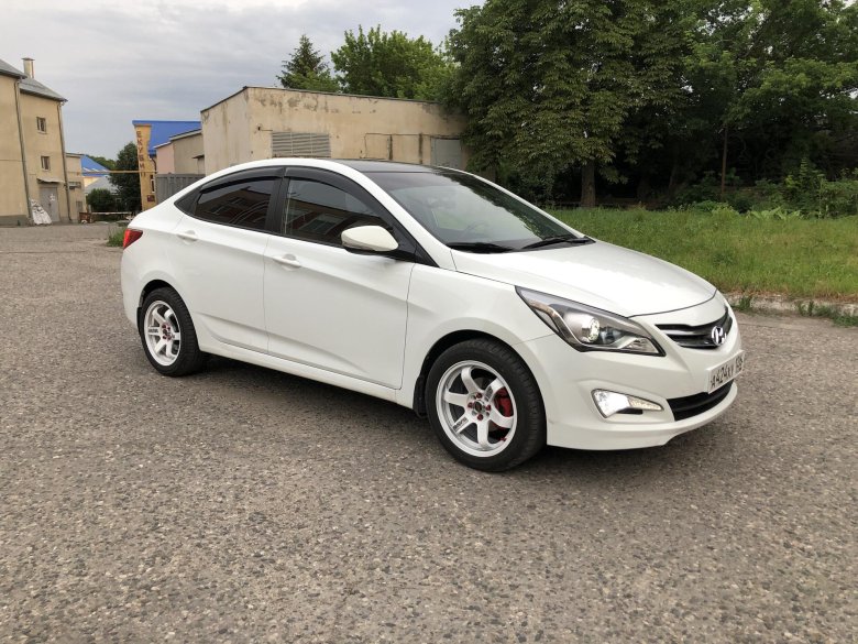 Белый Хендай Солярис