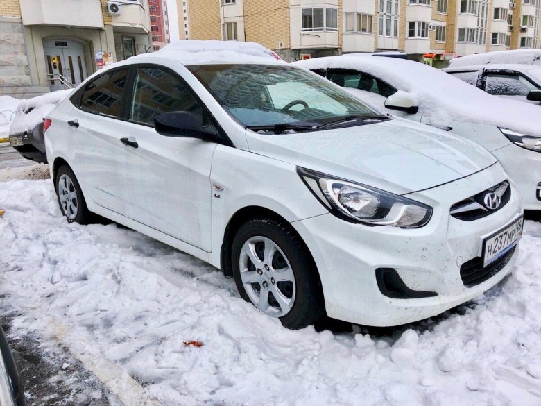 Хендай Солярис 2013 белый седан