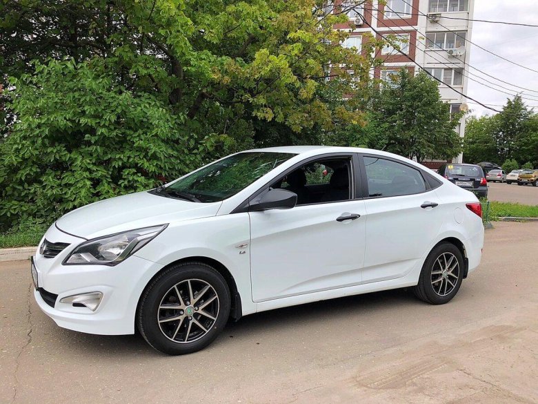 Solaris Hyundai 2014 белый