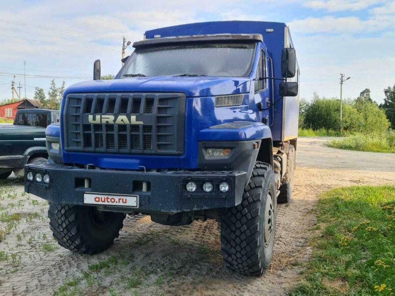 Урал некст седельный тягач 6х6