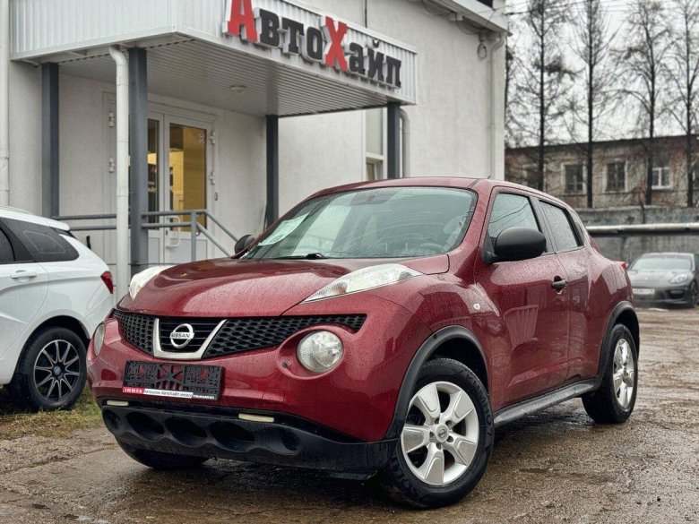 Nissan juke 2011 красный