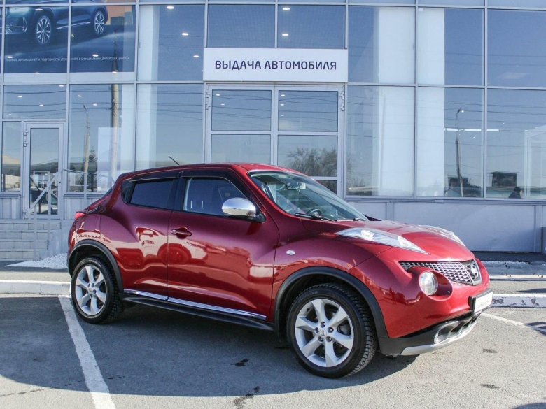 Ниссан жук красный