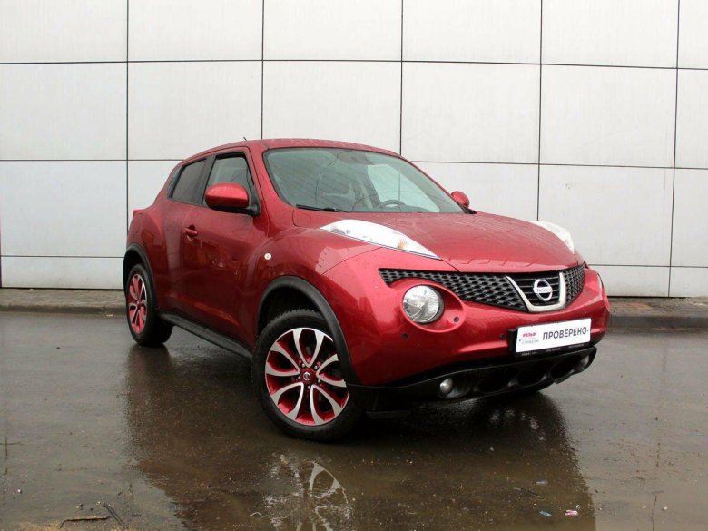 Nissan Juke красный