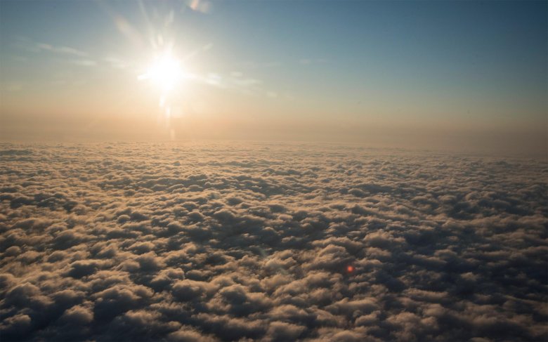 Солнце над облаками