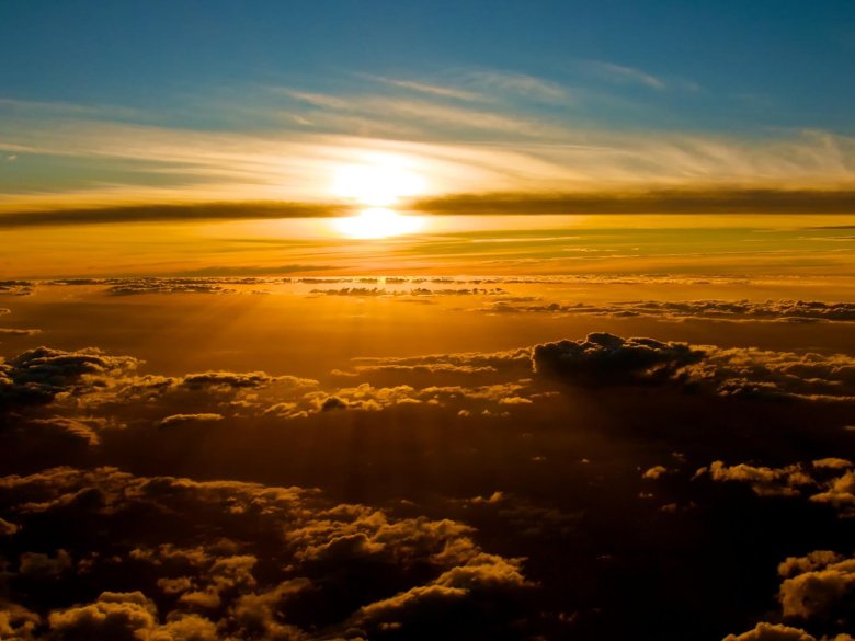Солнце над облаками