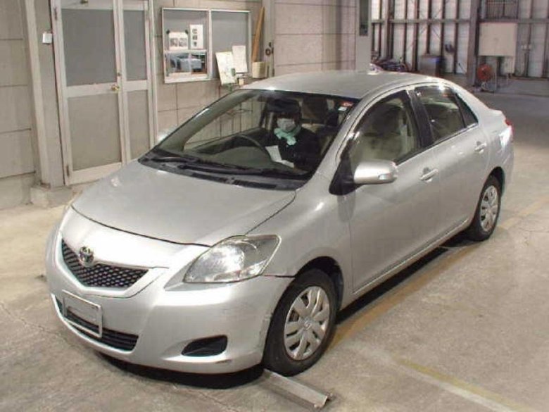 Toyota corolla axio 2011