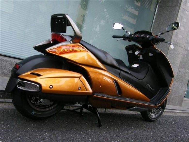 Suzuki Gemma 250