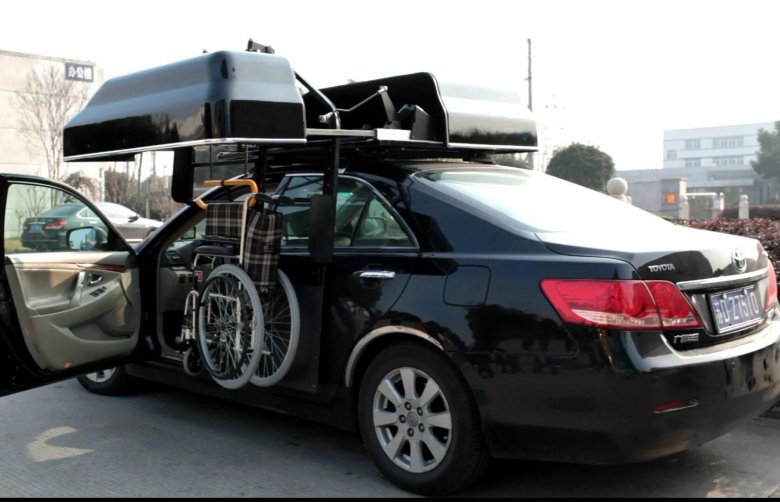 Машина с багажником на крыше