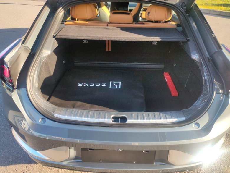 Zeekr 001 багажник