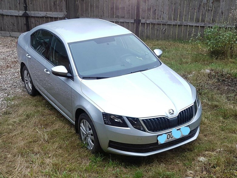 Шкода Октавия серебристая