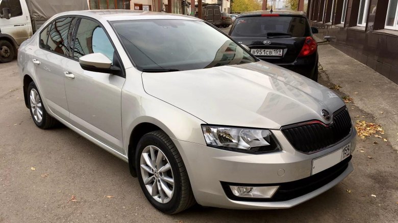 Шкода Октавия а7 серебристая