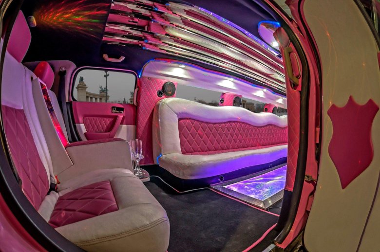 Тесла лимузин