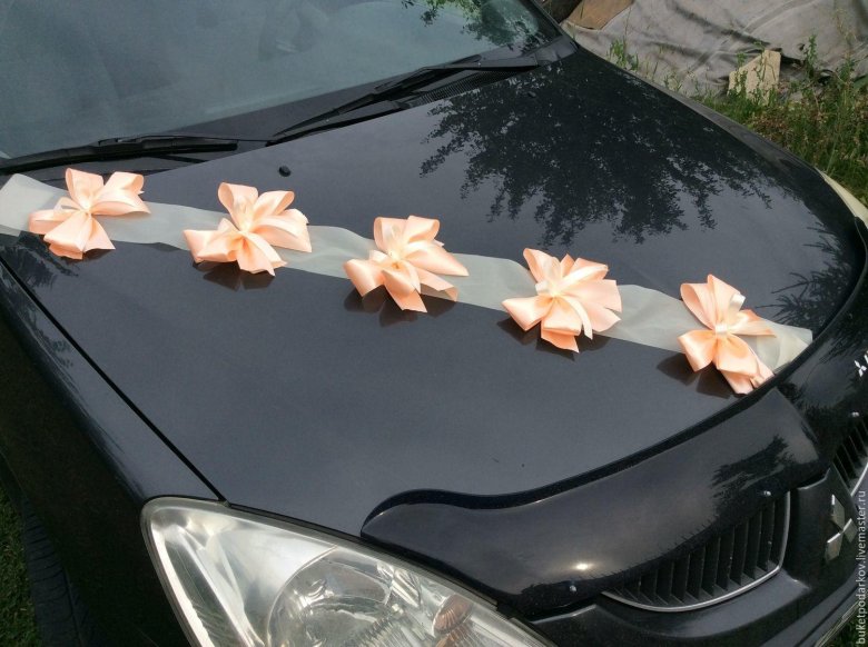Украшение машины на свадьбу