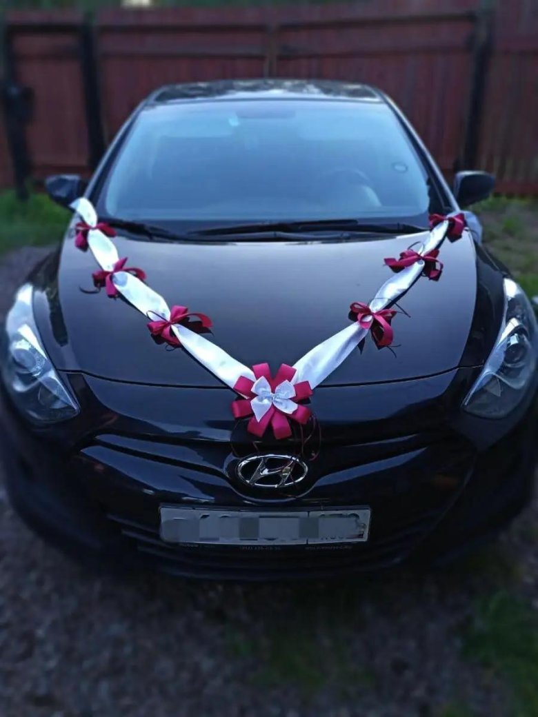 Свадебное украшение на машину