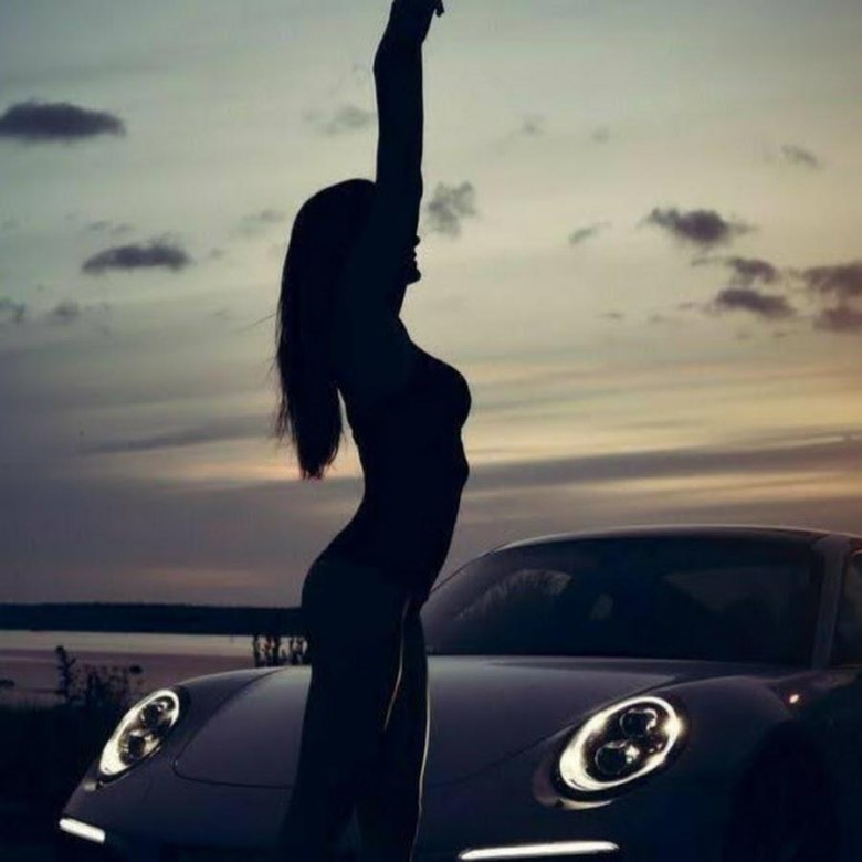 Девушка в машине