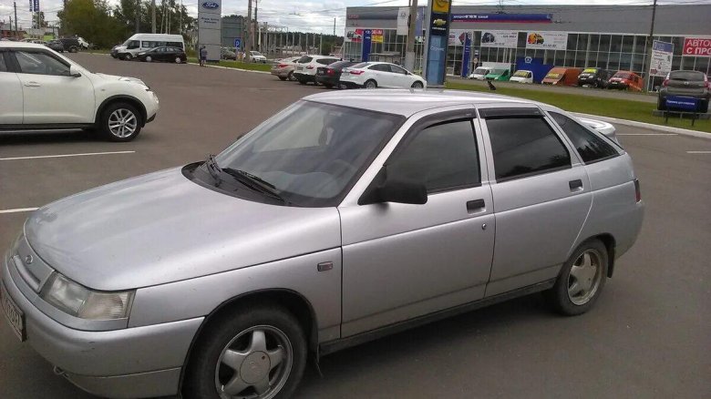 ВАЗ 2112 хэтчбек серебристый