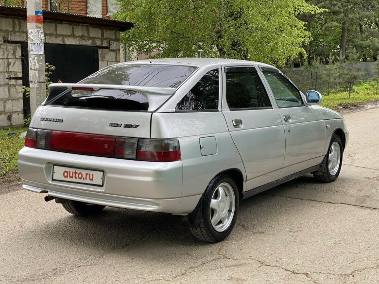 ВАЗ 2112 хэтчбек серебристый