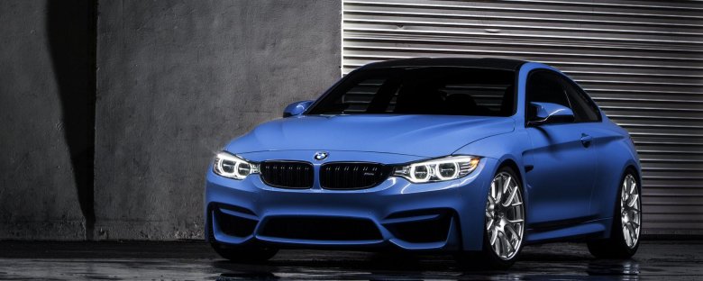 Синяя БМВ