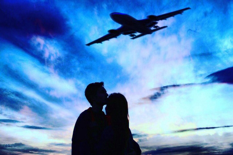 Девушка в самолете