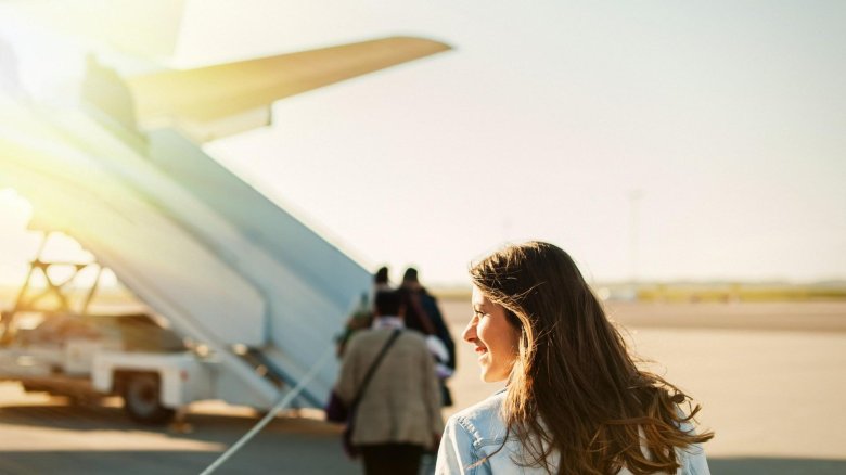 Девушка в самолете