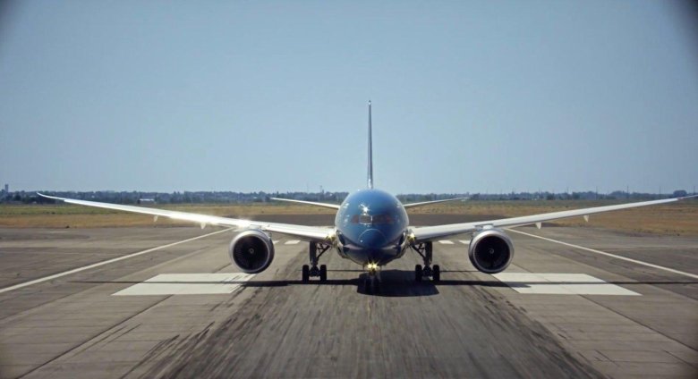 Дримлайнер Боинг взлет