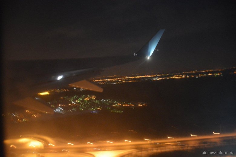 Ночной аэропорт в челябинске из иллюминатора самолета